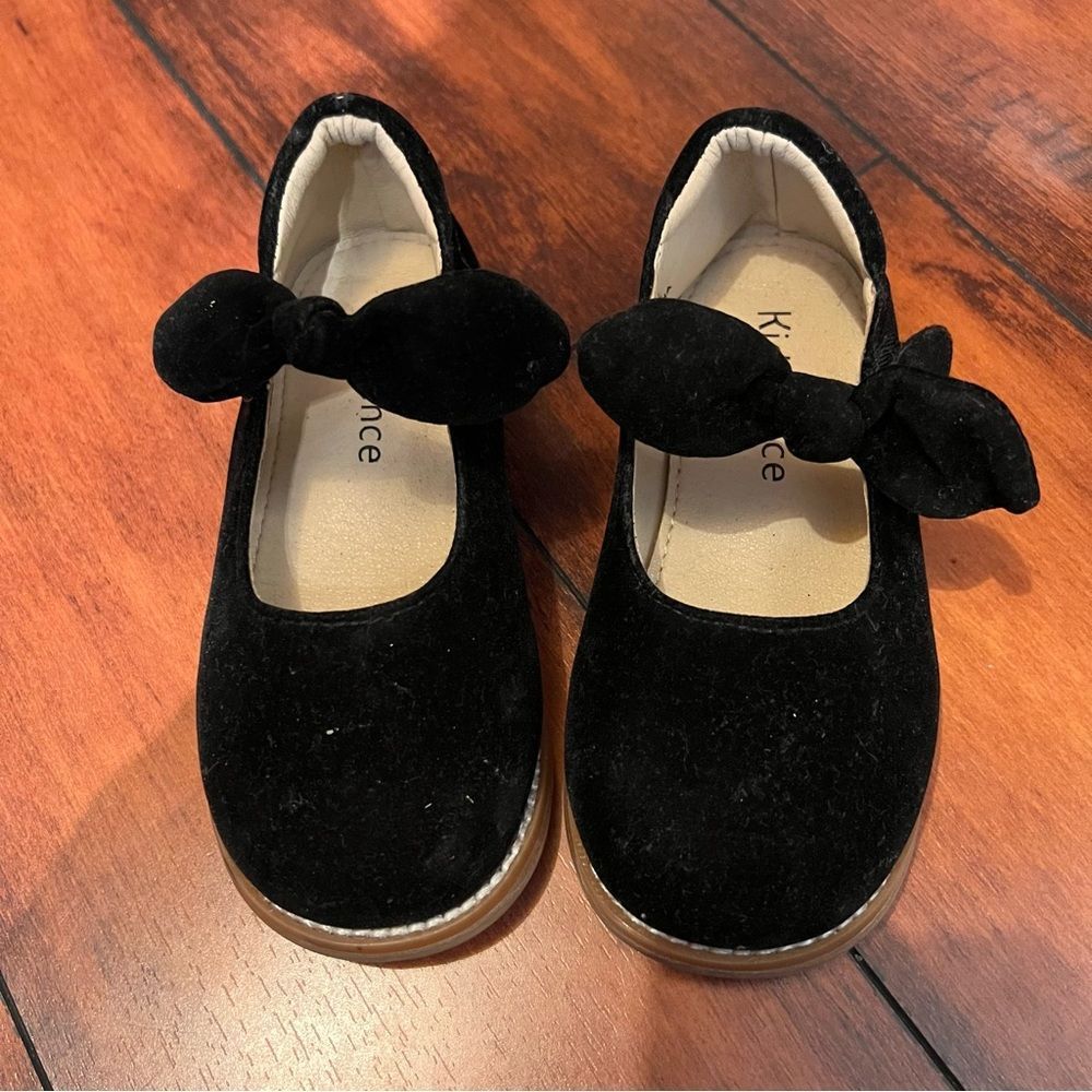 Black velvet shoes for girls